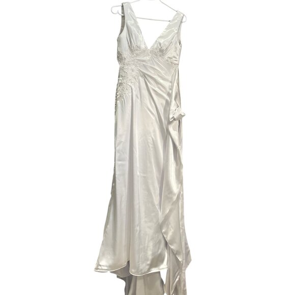 MAGGIE SOTTERO White Wedding Dress Size 4 V Plunge Hidden Bustle Beads Pearls - Picture 8 of 9